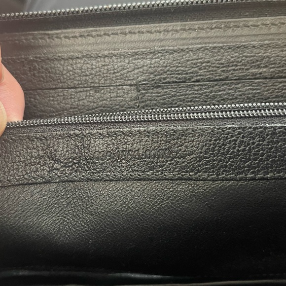 Vintage Gucci zip around wallet on a chain WOC crossbody black suede bamboo - Picture 15 of 16